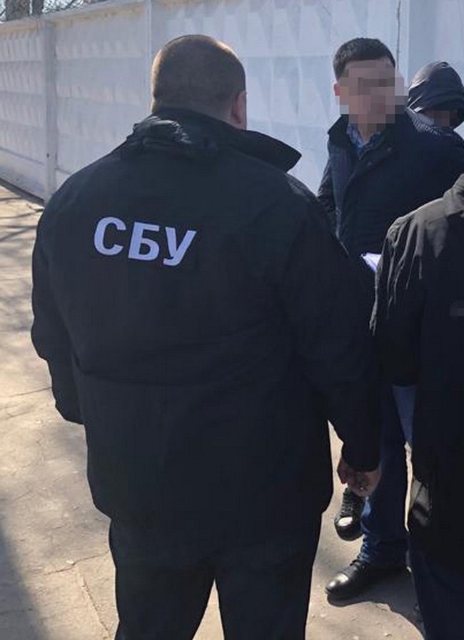 Сотрудник патрульной полиции задержан в Виннице на взятке 300 долл. от водителя, - СБУ 01
