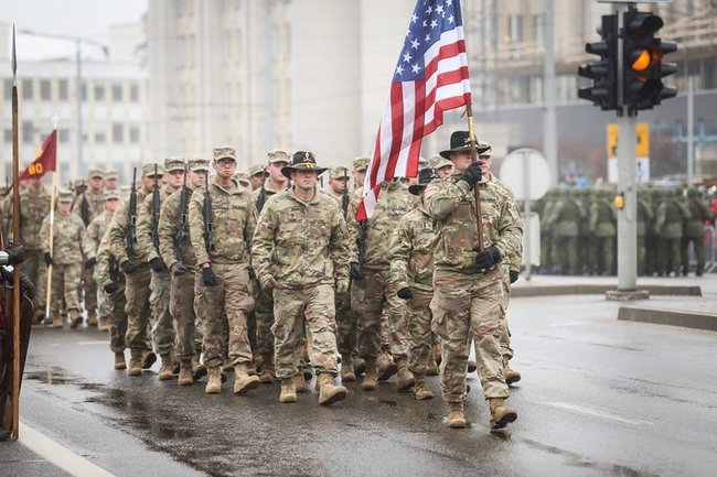 Украинские десантники приняли участи в параде в честь 100-летия восстановления Вооруженных Сил Литвы 09