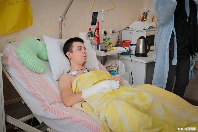 Президент Литвы Науседа посетил раненых украинских воинов в Главном военном клиническом госпитале 02