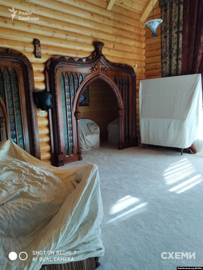 ЗМІ показали фото обшуку резиденції Медведчука на Закарпатті 05