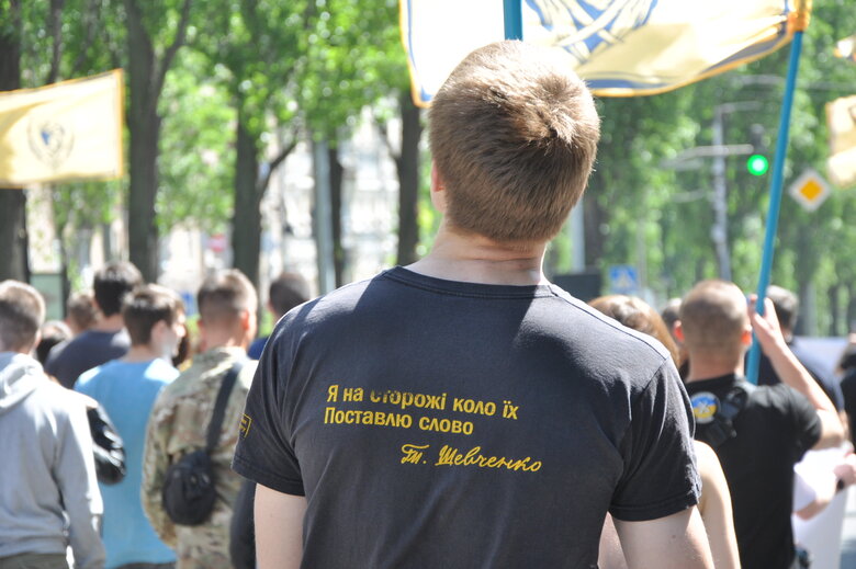 Річниця наказу про вихід із Азовсталі: у центрі Києва відбулася хода Чекаємо додому героїв Маріуполя 17