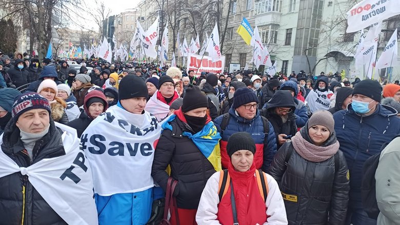 Участники митинга SaveФОП начали шествие в центре Киева 17