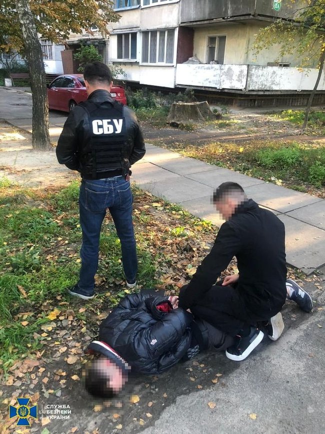 СБУ затримала на хабарі $4 тис. слідчого одного з відділень Нацполіції на Київщині 01