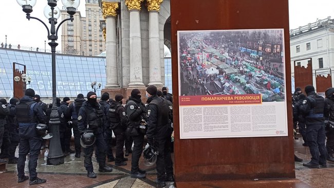 Протест ФОПів: Правоохоронці спробували демонтувати намети - застосовували сльозогінний газ 15