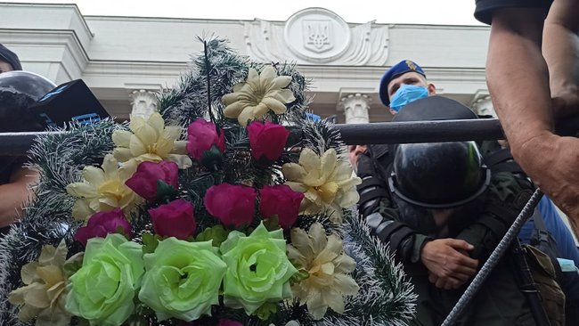 У Києві протестують ФОПи: між мітингувальниками і правоохоронцями відбулися бійки 28