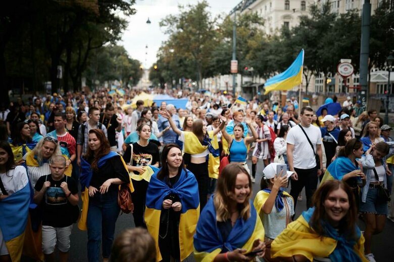 Украинские активисты организовали в Вене массовый Марш Независимости 04