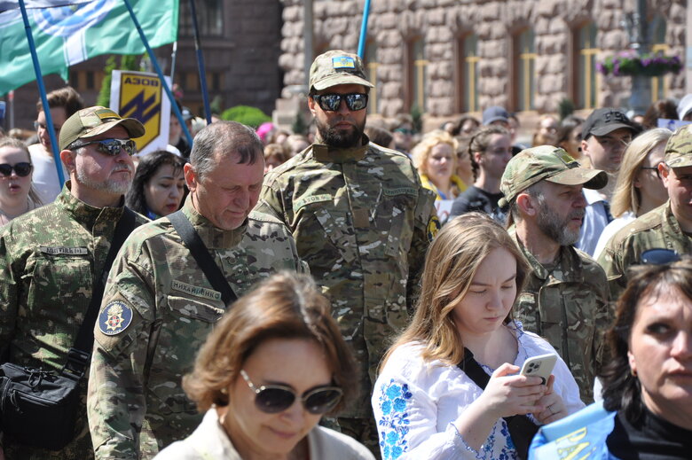 Річниця наказу про вихід із Азовсталі: у центрі Києва відбулася хода Чекаємо додому героїв Маріуполя 46