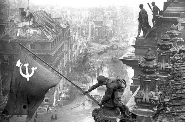 Фото Рейхстага В 1945 С Флагом Ссср