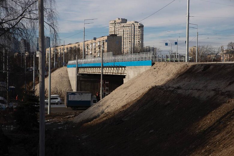 У Києві відкрили Дегтярівський шляхопровід. Його відремонтували вперше за 60 років 01