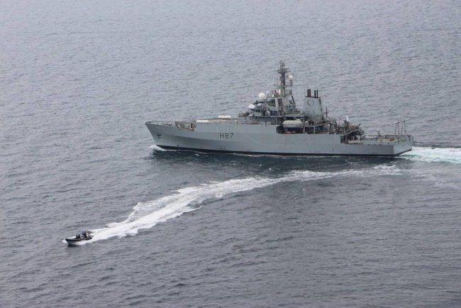 Ракетный катер ВМС Украины и корабль королевского флота Британии провели совместные тренировки в Черном море 04