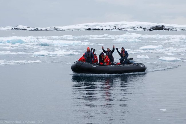26-я Украинская научная экспедиция прибыла на станцию Академик Вернадский в Антарктиде 01