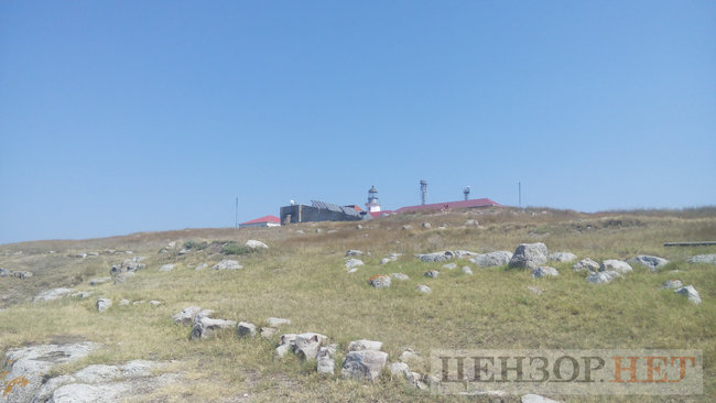 Древний маяк, горы мидий и самое чистое в Украине море: жизнь острова Змеиного 04
