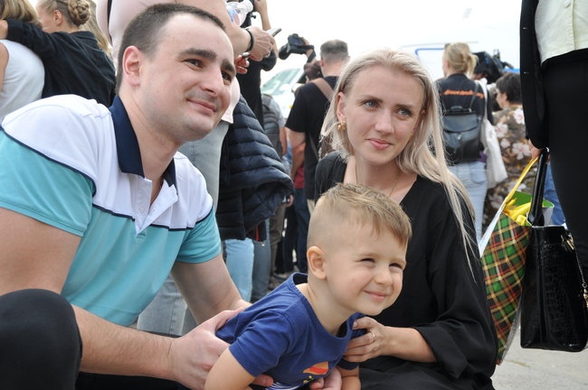 Освобожденные украинцы прилетели в Киев 29