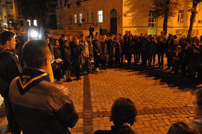 Запали свічку- в Киеве состоялась акция памяти павших защитников Украины 01