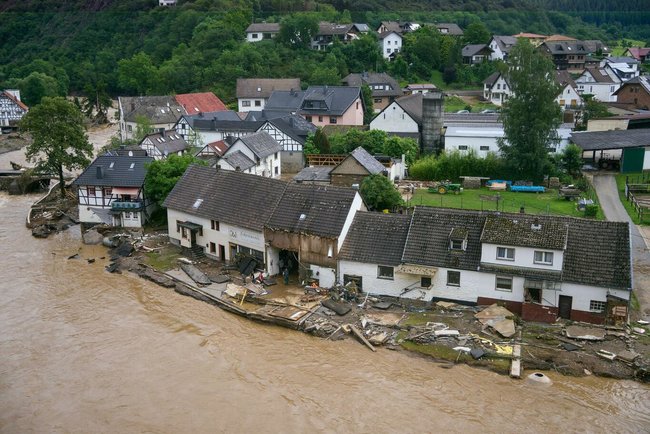 Німеччину затопило: 42 людини загинули, близько 70 зникли без вісті 01