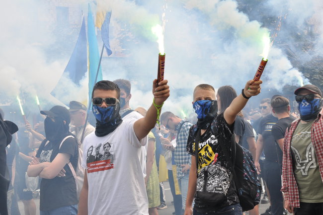 Марш защитников Украины прошел в центре Киева 34