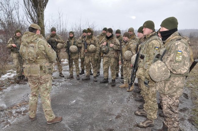 Украинских морских пехотинцев готовят инструкторы из Великобритании 01