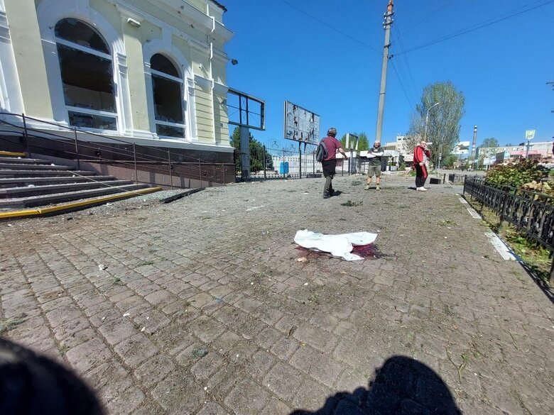 Сьогодні на Херсонщині від російських обстрілів 21 людина загинула, 48 поранено, - Зеленський 10