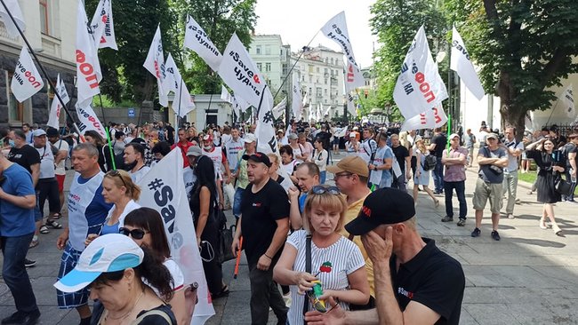 У Києві протестують ФОПи: між мітингувальниками і правоохоронцями відбулися бійки 07