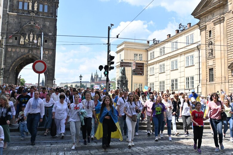 В Праге состоялся парад вышиванок 04