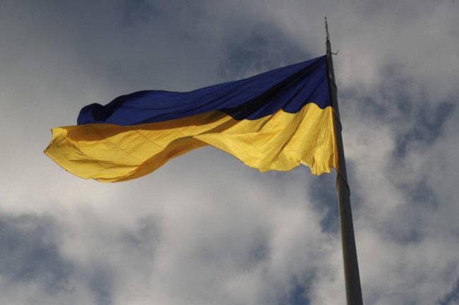В Киеве мэр Кличко поднял самый большой флаг Украины 02