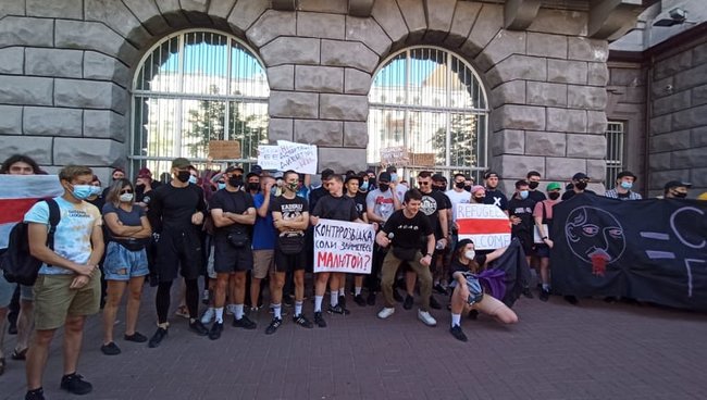 Націоналісти й анархісти мітингували під СБУ за і проти депортації білоруського активіста Боленкова 14