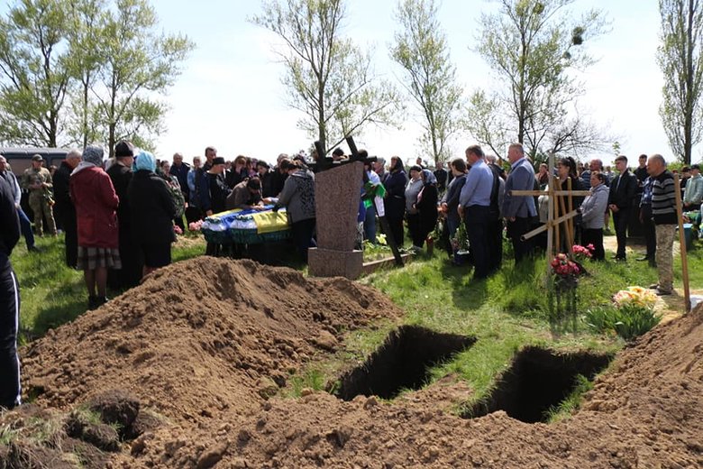 Воїнів 91-го ОПОЗ Андрія та Олександра Козирків, які загинули в бою з російськими окупантами, поховали на Сумщині 13