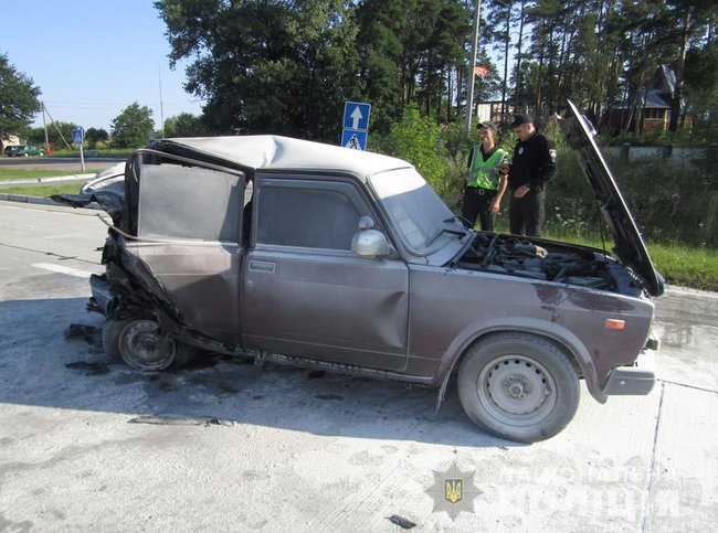 В результате ДТП на Житомирщине взорвался и загорелся автомобиль, четыре человека попали в реанимацию, - полиция 03
