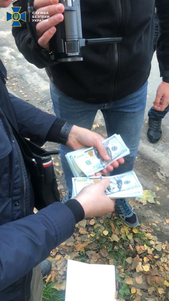 СБУ затримала на хабарі $4 тис. слідчого одного з відділень Нацполіції на Київщині 02