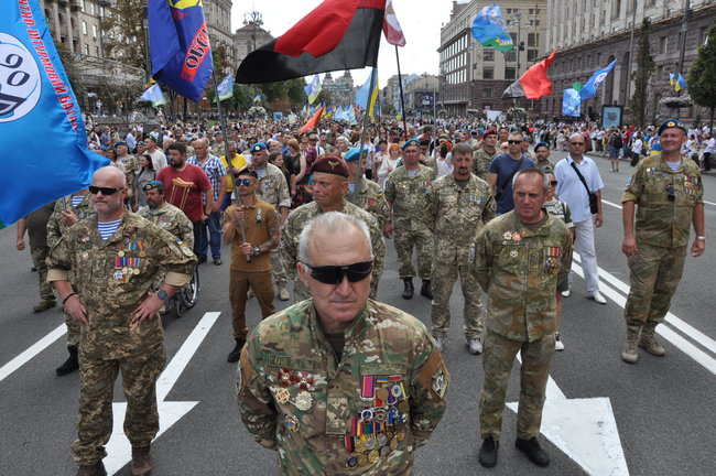 Марш защитников Украины прошел в центре Киева 78