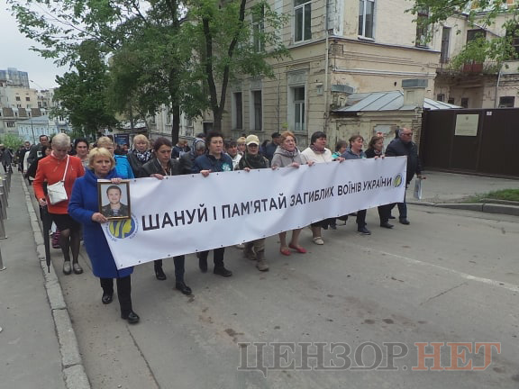 Марш памяти павших защитников Украины прошел в Киеве 29