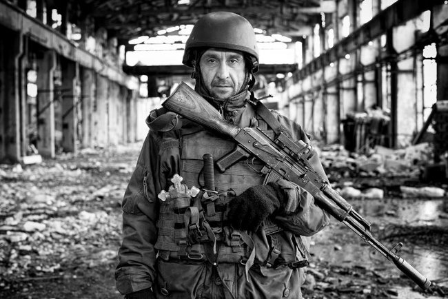 Последний взгляд...: фотография с погибшим украинским воином Сергеем Кобченко получила золотую награду международного конкурса в Японии 01