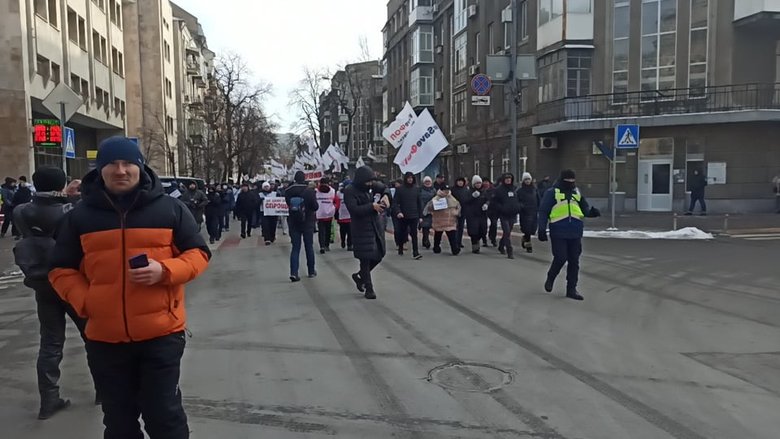 Участники митинга SaveФОП начали шествие в центре Киева 11