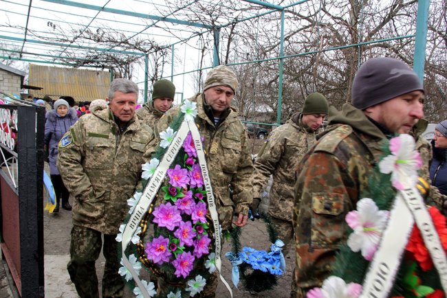 С погибшим от пули снайпера воином 57-й ОМПБр Сергеем Гузенко простились на Херсонщине 11