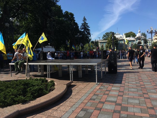 Владельцы евроблях продолжают протестовать в центре Киева: проезд по ул. Грушевского частично ограничен 05