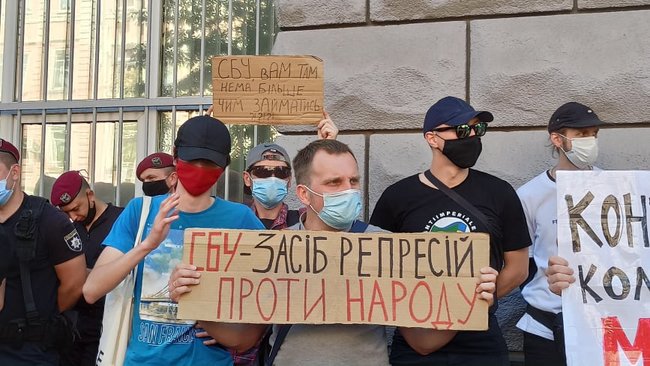 Націоналісти й анархісти мітингували під СБУ за і проти депортації білоруського активіста Боленкова 01
