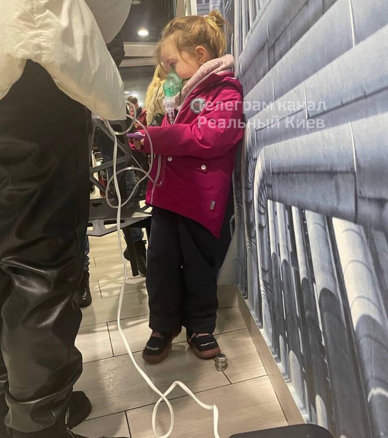 In Kyiv, a family came to a gas station to plug in an inhaler needed for a little girl 01