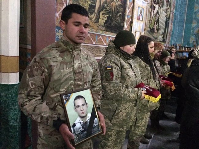 Воїна Капустяна, який загинув на Донбасі, провели в останню путь на Рівненщині 07