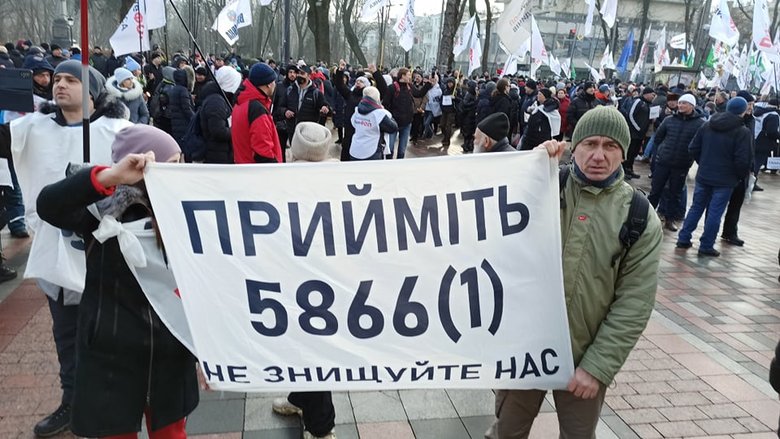 Акція SaveФОП у центрі Києва: мітингувальників відтіснили із Хрещатика, вони прямують під Раду 19