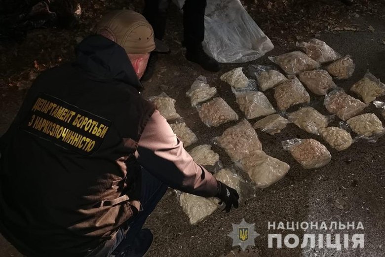 Полиция задержала пятерых наркодилеров и изъяла около 25 кг мефедрона на сумму около 15 млн гривен 04