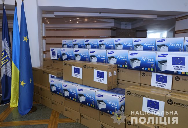 Міжнародні партнери передали 150 компютерів для Департаменту стратегічних розслідувань Нацполіції 03