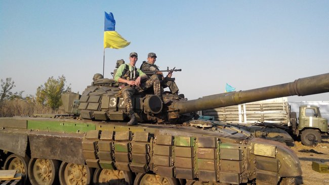 Украинские воины в 2014 году достали из болота брошенный террористами танк: его путь удалось проследить от самой России 15