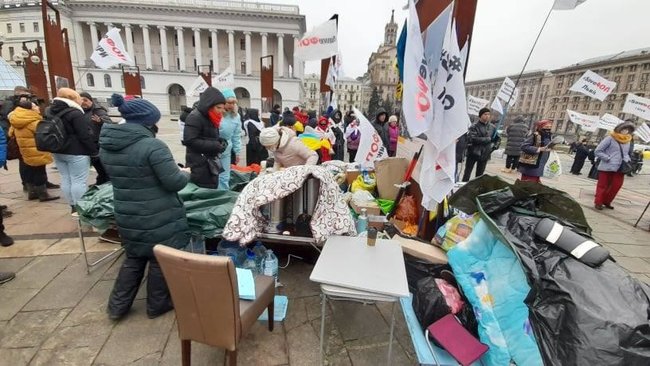 Протест ФОПов: на Майдане новые конфликты митингующих с полицией из-за палаток и пенопласта 02