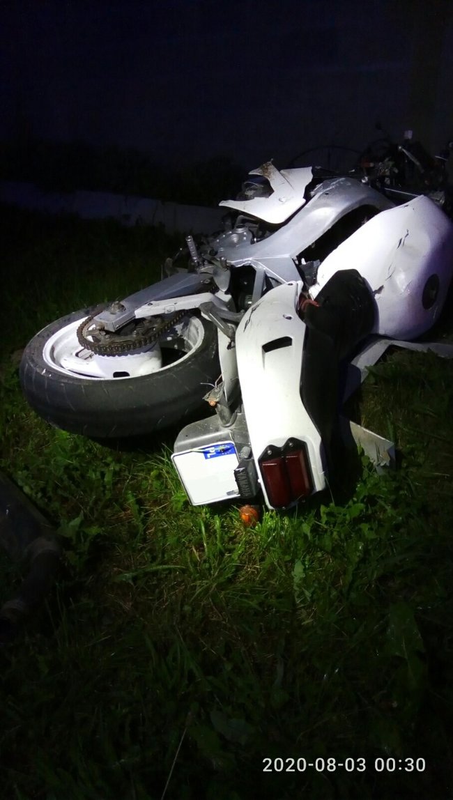 Одна людина загинула, трьох травмовано внаслідок зіткнення двох мотоциклів і легкового автомобіля на Івано-Франківщині, - ДСНС 05