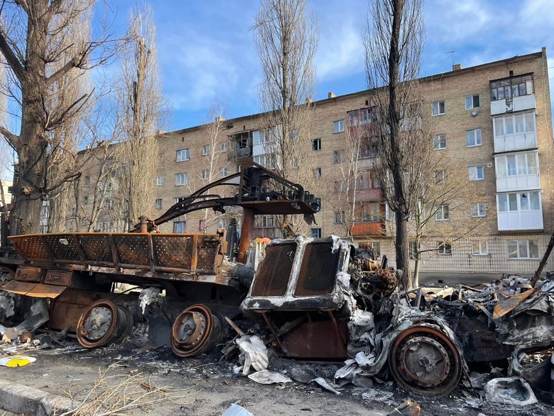 Только из-под завалов двух разбомбленных домов в Бородянке достали 26 тел, - Венедиктова 17