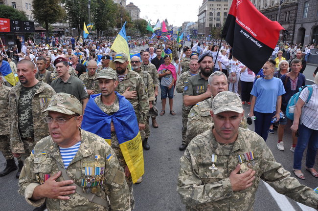 Марш защитников Украины прошел в центре Киева 63