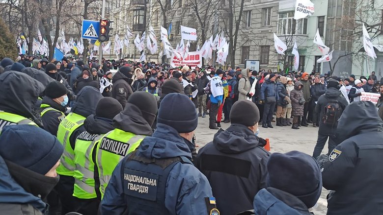 Участники митинга SaveФОП начали шествие в центре Киева 15