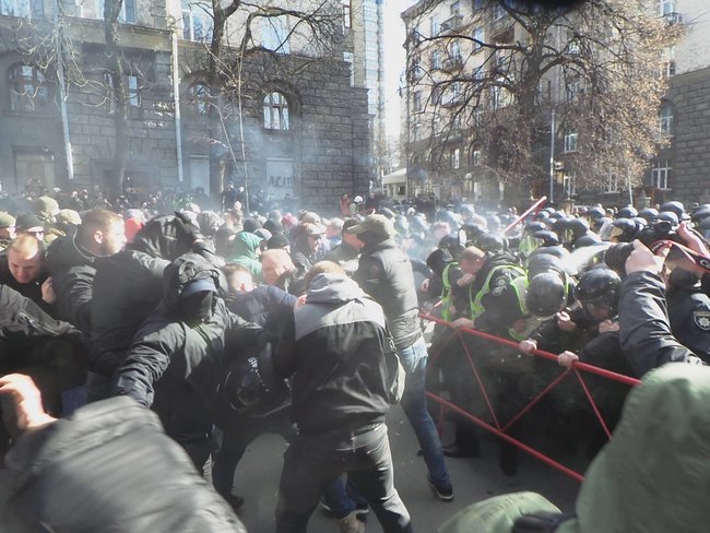 Свинарчуків - за ґрати!, - протест против коррупции в Укроборонпроме перерос в столкновения под АП 10