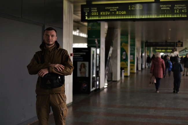 Будні київського залізничного вокзалу: ротації грабіжників, закладки у камерах схову та побори з таксистів 01