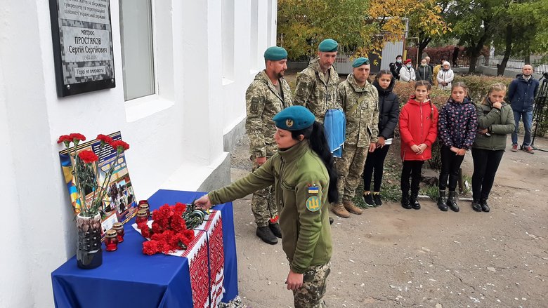 Мемориальные доски двум павшим воинам 36-й ОБрМП открыли в Николаеве 09